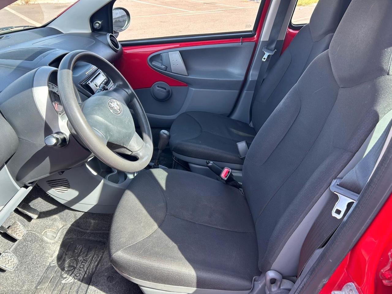 TOYOTA AYGO 1.0 BENZINA – 5 PORTE – SOLO 47.000 KM – CONDIZIONI DA VETRINA!