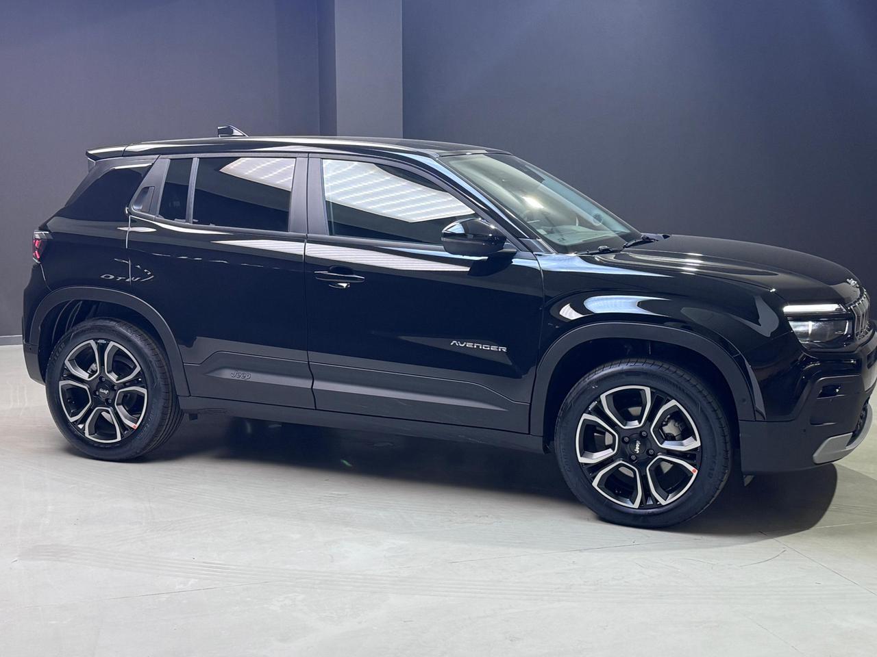 Jeep Avenger 1.2 turbo e-hybrid mhev Summit fwd 110cv edct6