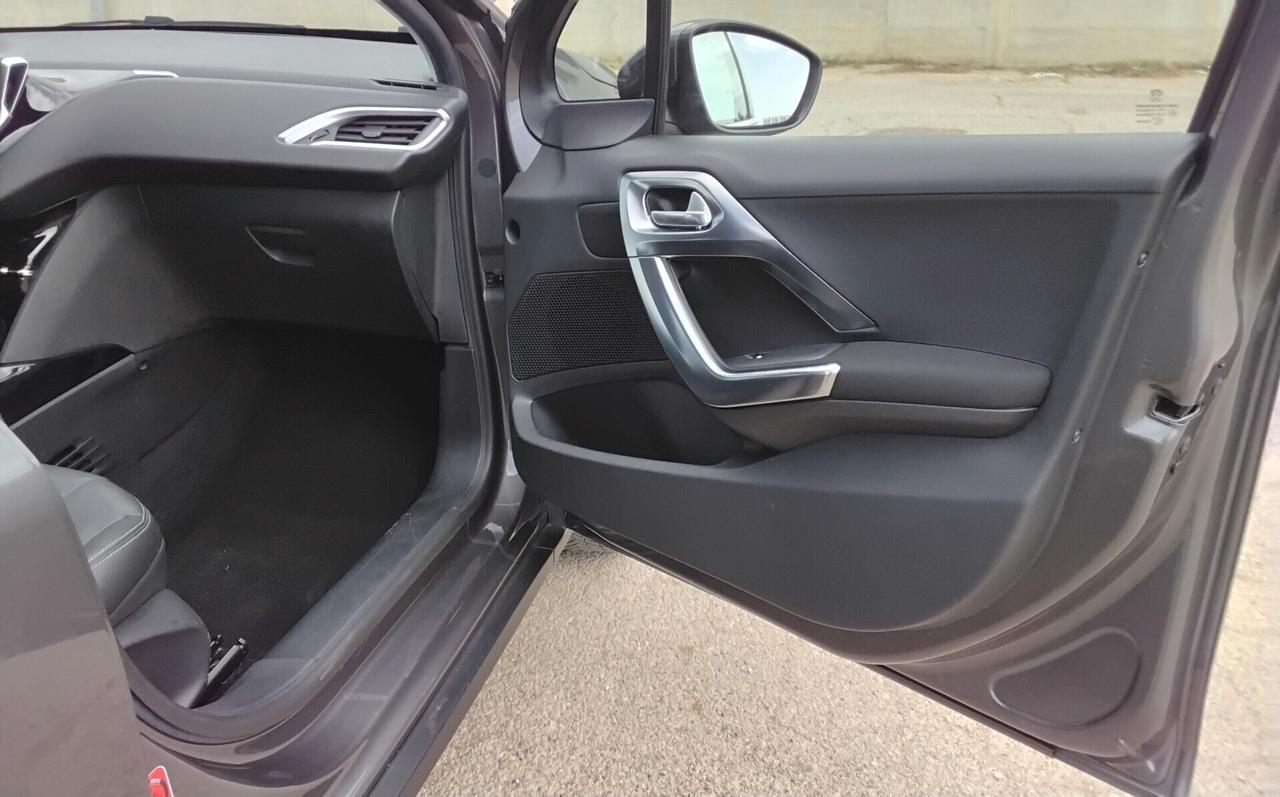 Peugeot 2008 BlueHDi 100 Allure