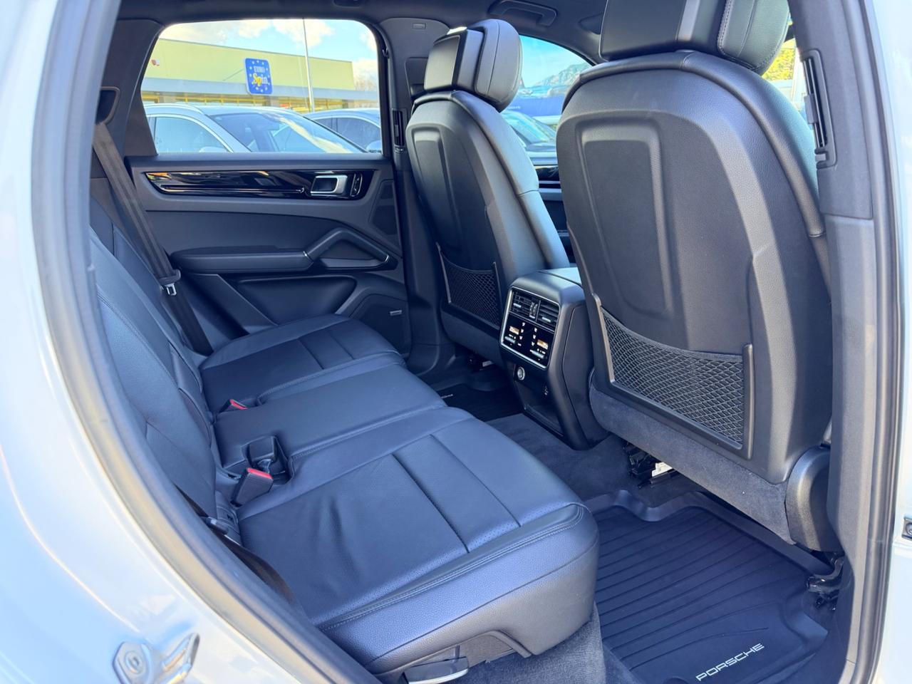 Porsche Cayenne 3.0 V6 white edition tetto apr