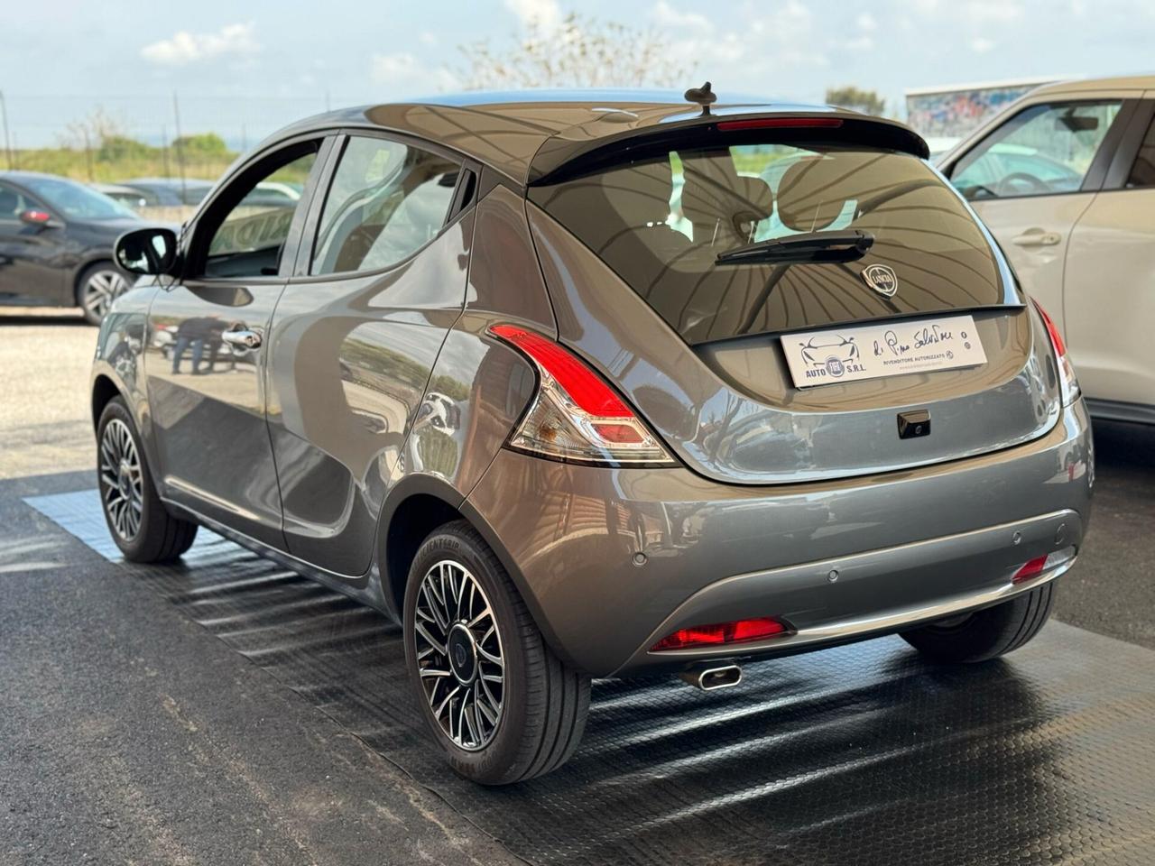 Lancia Ypsilon 1.0 FireFly 5 porte S&S Hybrid Gold Plus