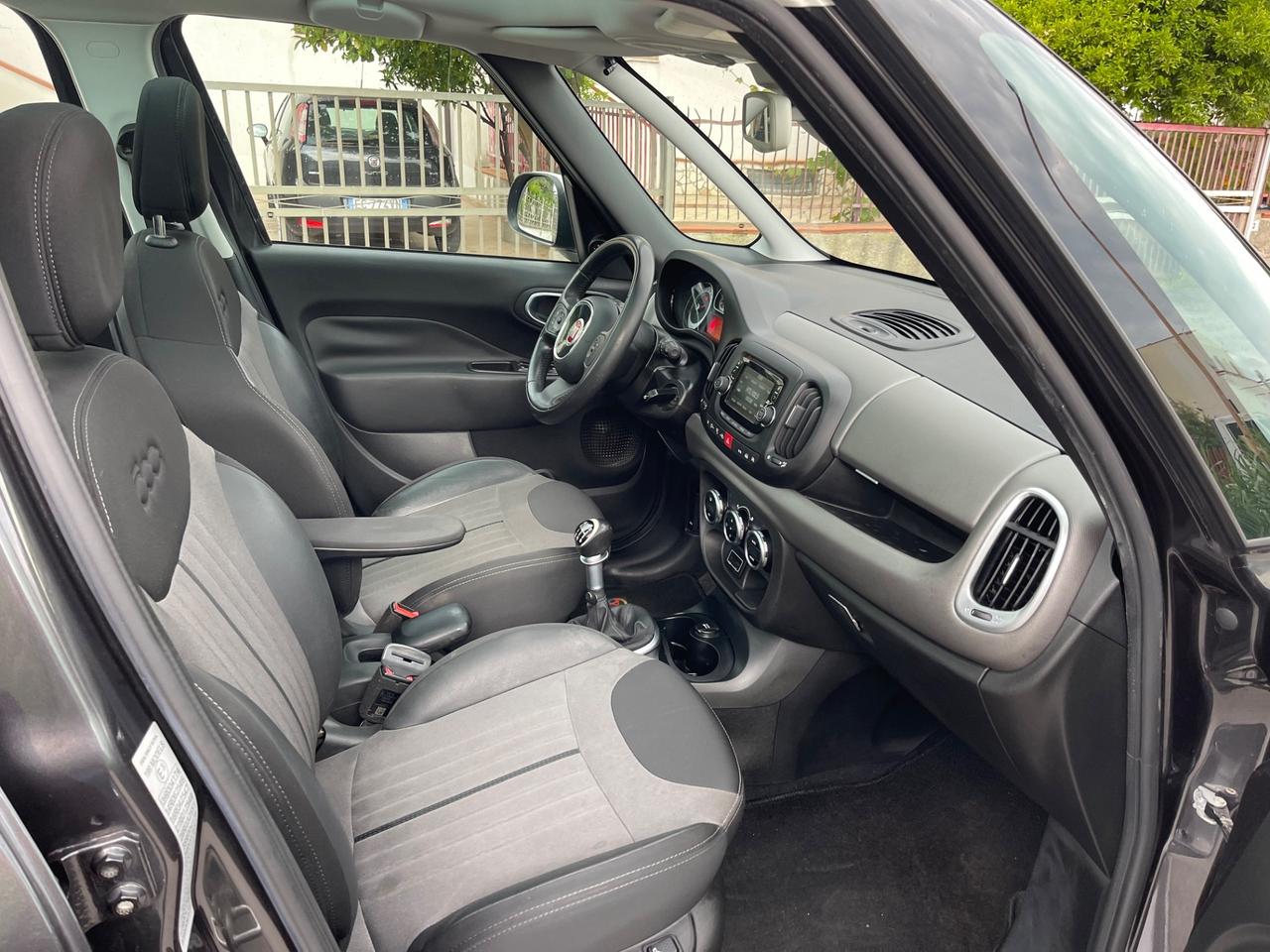 Fiat 500L 1.6 Multijet 120 CV (DOMMYcars)