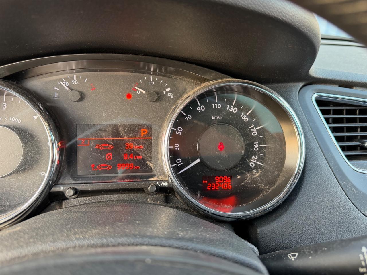 Peugeot 5008 1.6 HDi 112CV cambio robotizzato Tecno