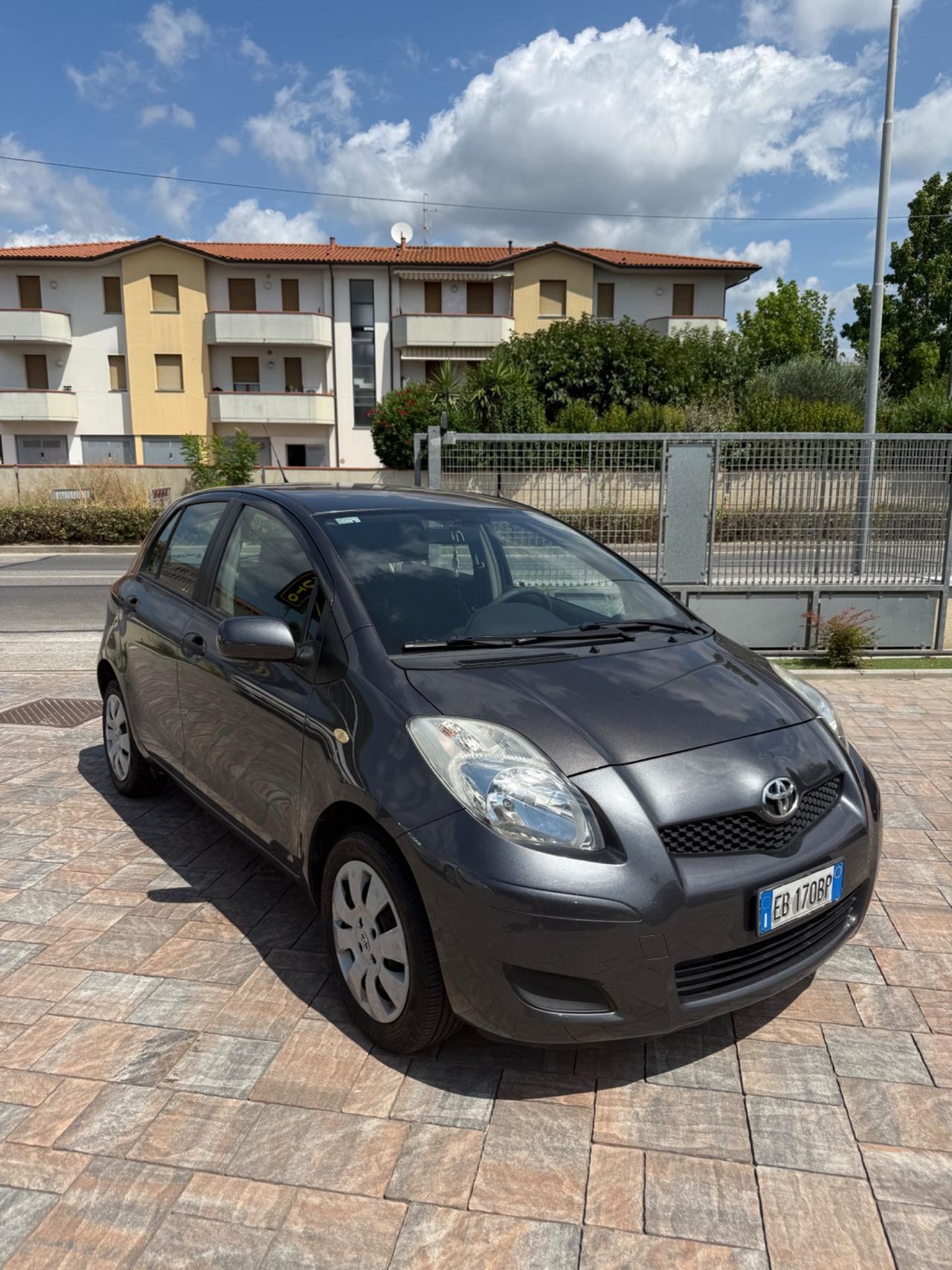 Toyota Yaris 1.0 5 porte