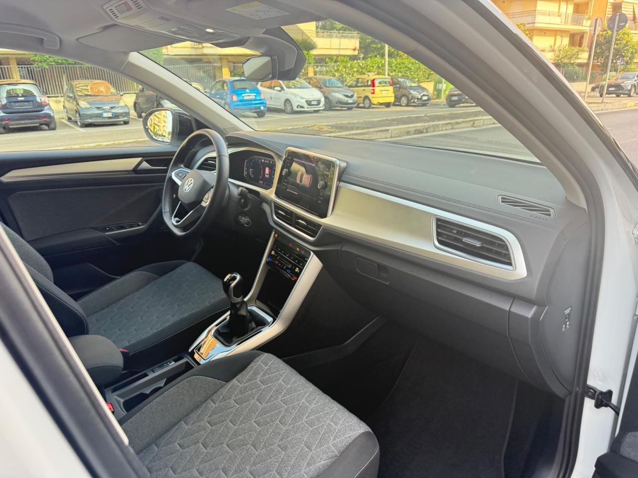 Volkswagen T-Roc 1.0 TSI Style LED NAVI COCKPIT PDC CERCHI 17 CLIMA AUTOMATICO COMANDI AL VOLANTE BICOLORE