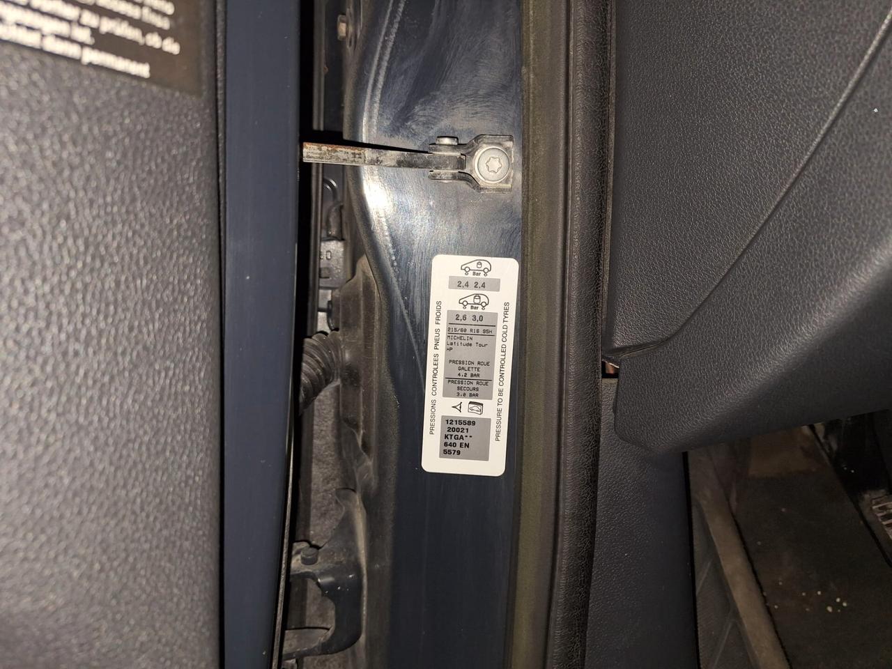 Peugeot 3008 1.6 e-HDi 112CV cambio robotizzato S.&S. Business