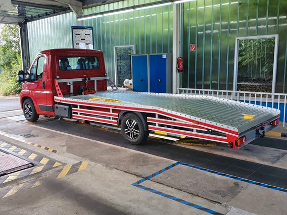 ALLESTIMENTO CARROATTREZZI TRASPORTO AUTO