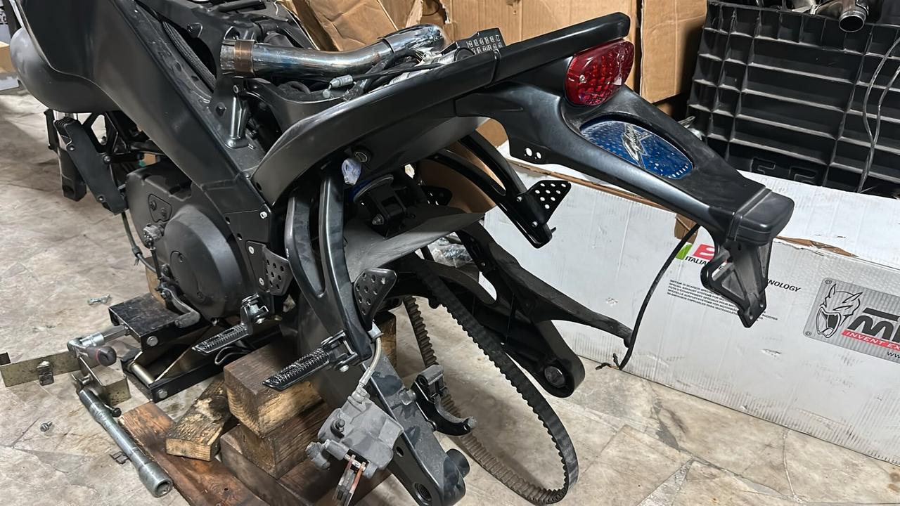 Telaio con documenti di un Buell XB 9 del 2007.