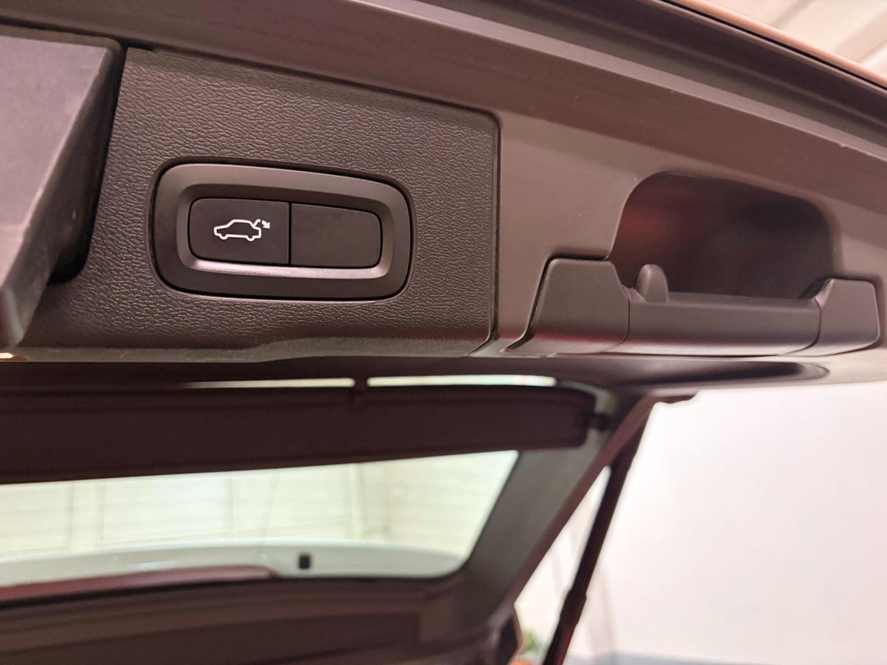 Volvo XC 60 B4 (d) AWD Geartronic R-design