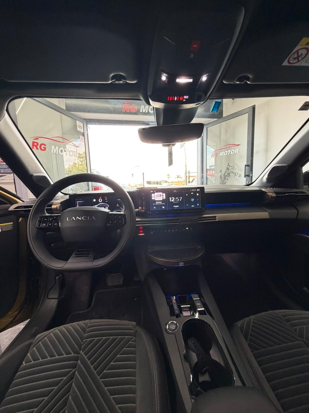Lancia Ypsilon Hybrid e-DCT LX