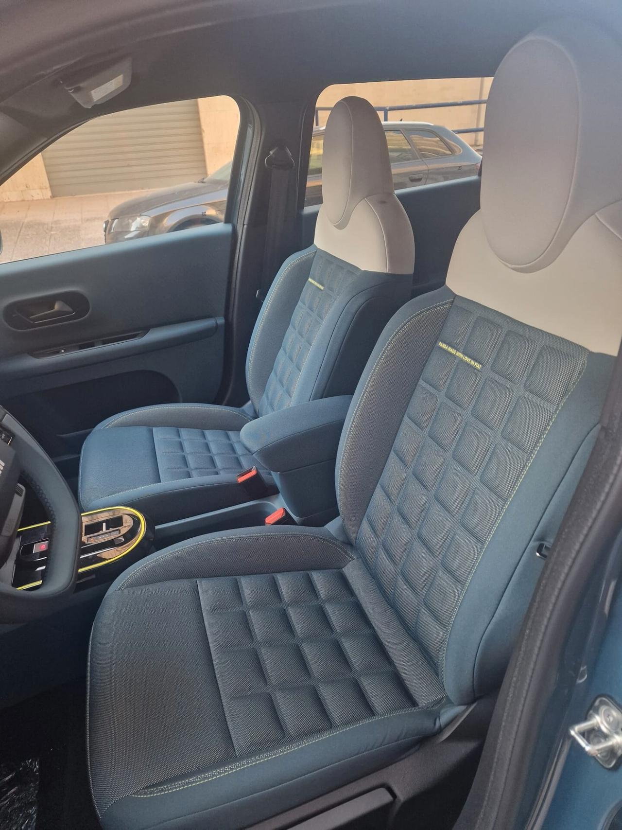 Fiat Grande Panda 1.2 Hybrid 110 CV S&S La Prima