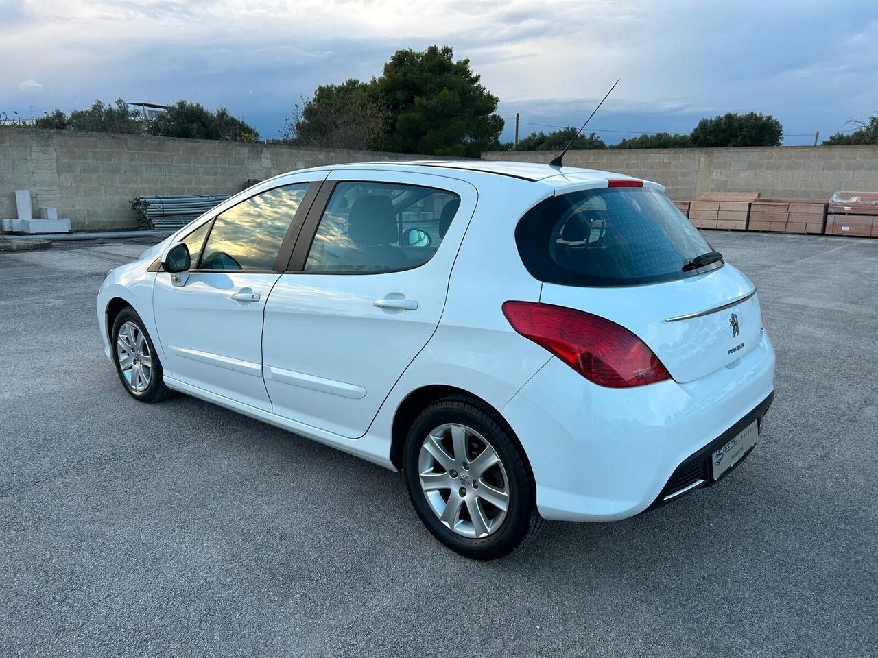 Peugeot 308 1.6 HDi 90CV Berlina