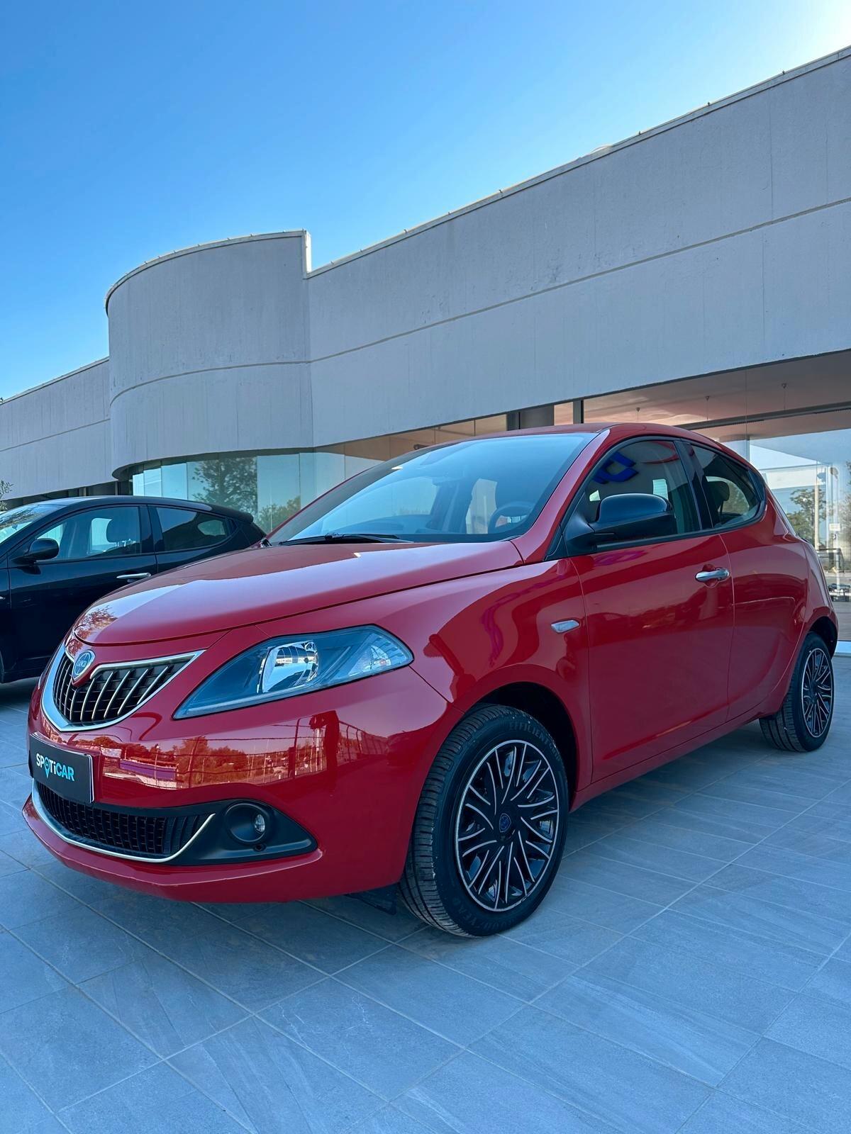 Lancia Ypsilon 1.0 FireFly 5 porte S&S Hybryd Gold