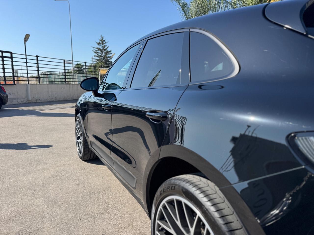 Porsche Macan 2.0 pari al nuovo