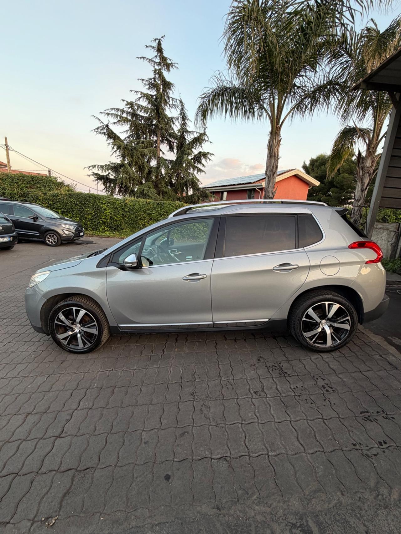 Peugeot 2008 BlueHDi 100 Allure