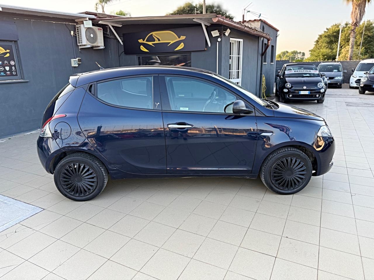 Lancia Ypsilon 1.2 69 CV 5 porte Platinum Garanzia 12 Mesi
