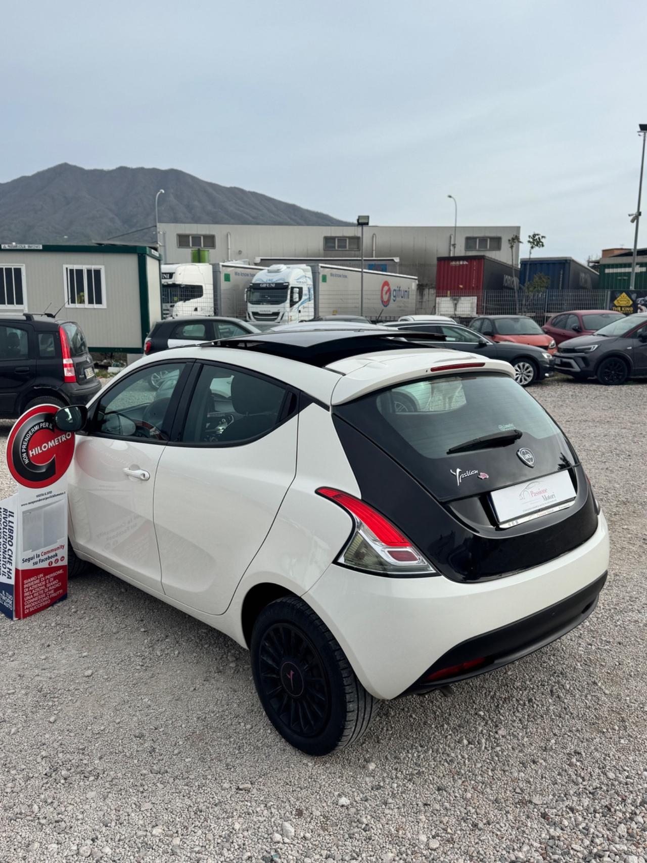Lancia Ypsilon 1.2 69 CV Elefantino rosa tetto apribile