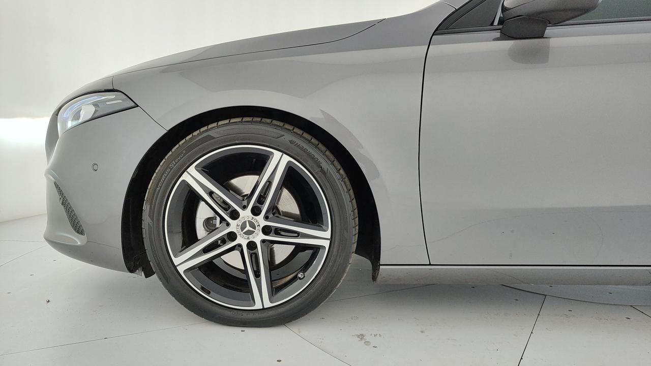 Mercedes-Benz Classe A - W177 2018 - A 180 d Sport auto