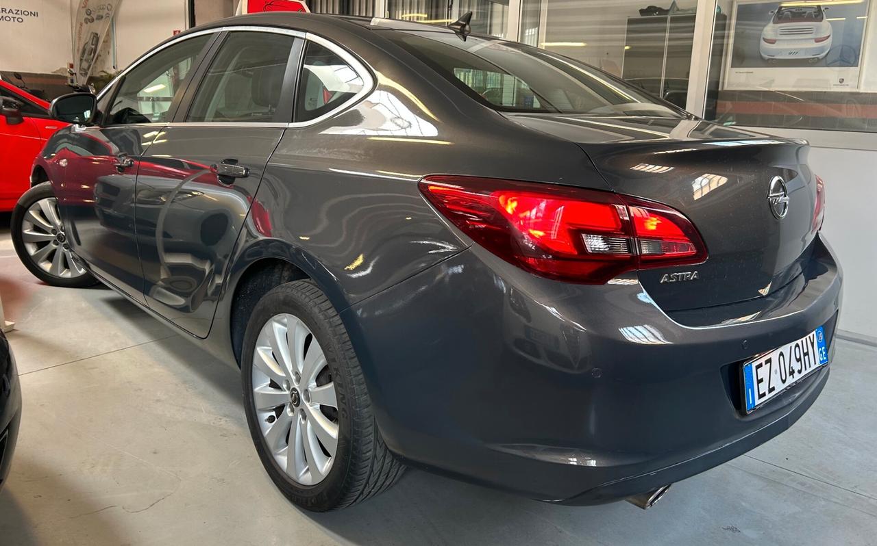 Opel Astra 1.4 Turbo 140CV 4 porte GPL Tech Cosmo