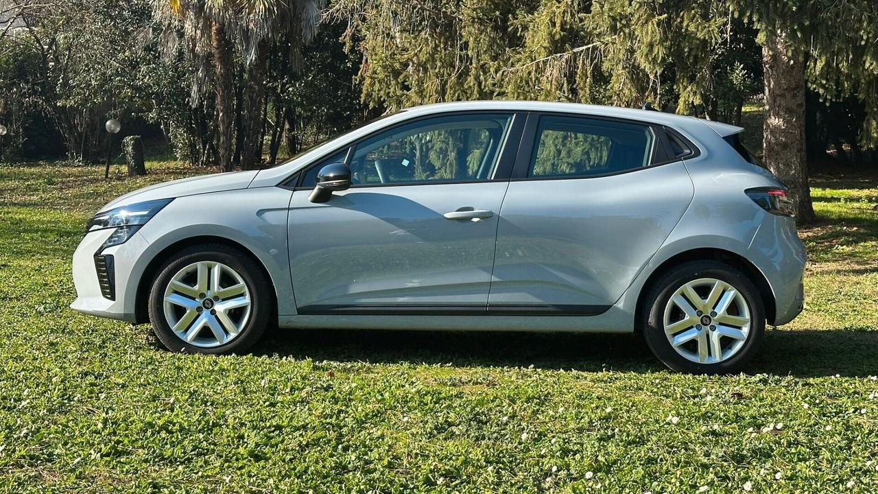 Renault Clio TCe 90 CV 5 porte Evolution 2025 solo 9.400KM LEGGI TESTO