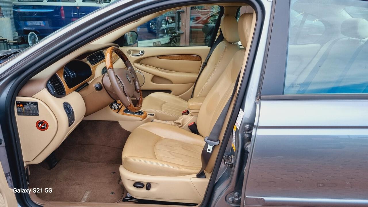 Jaguar X-Type 2.5 V6 24V cat Executive