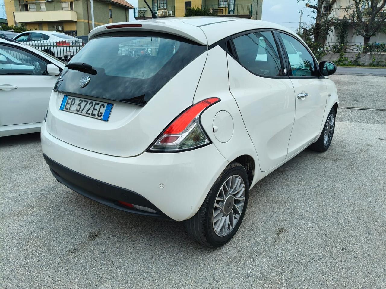 Lancia Ypsilon 1.2 69 CV 5 porte GPL Ecochic Silver