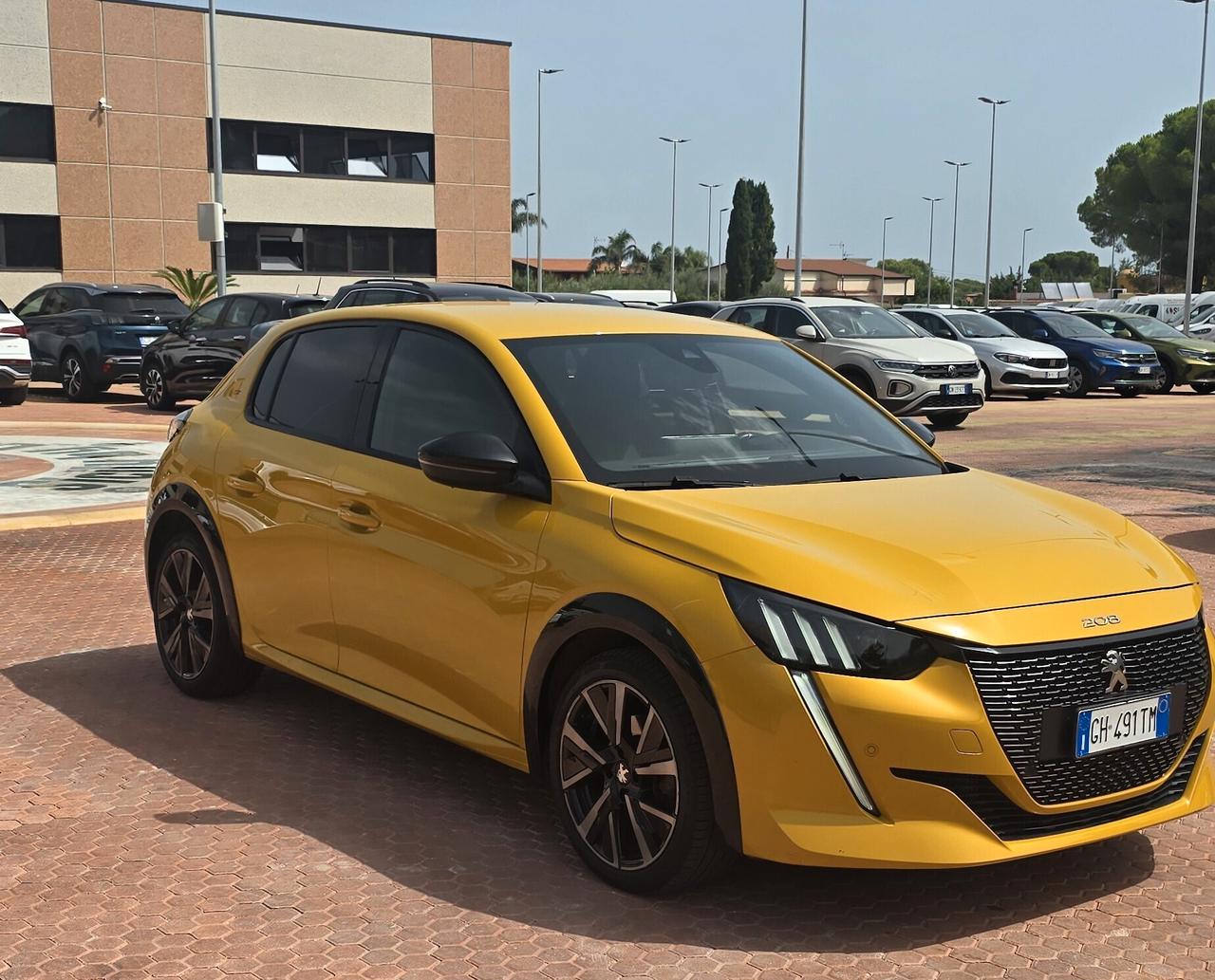 Peugeot 208 PureTech 130 S&S EAT8 5 porte GT – Stile Sportivo e Tecnologia Premium