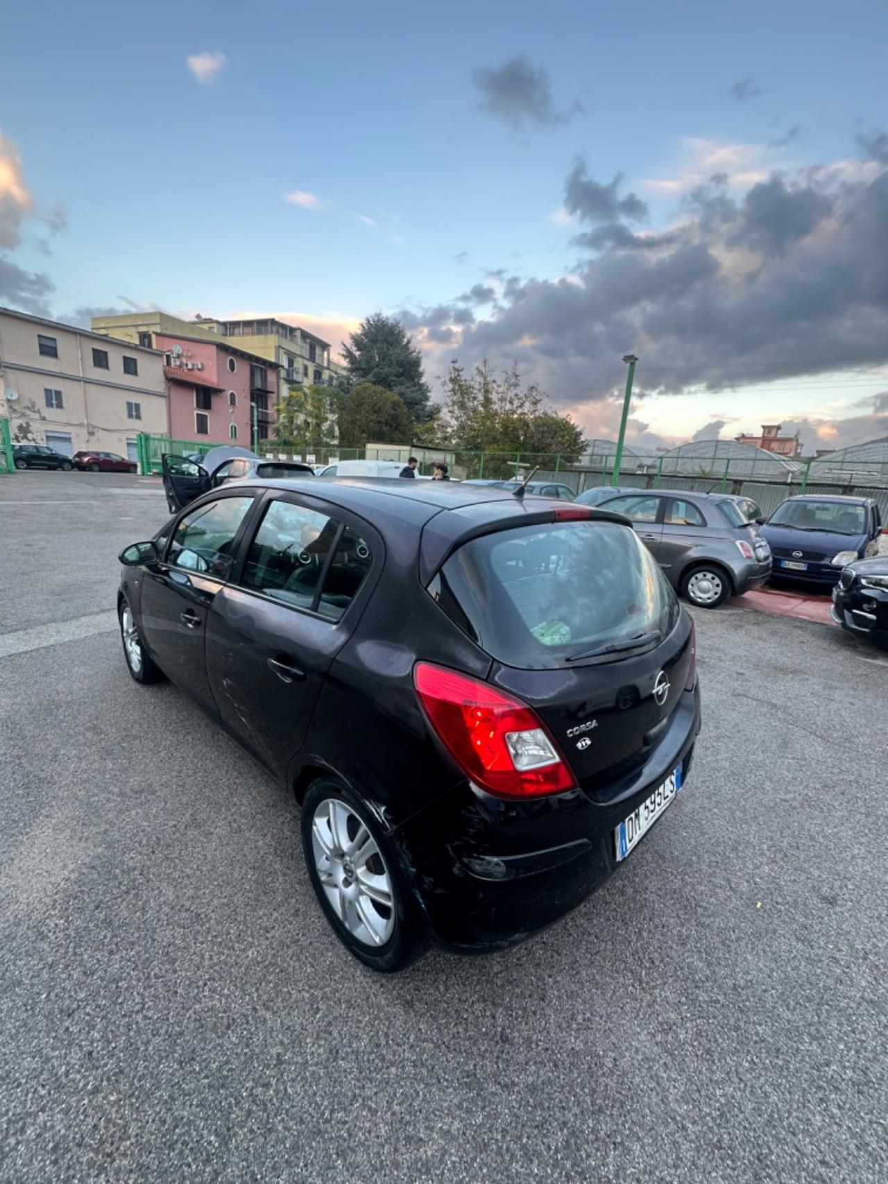 Opel Corsa 1.2 5 porte Cosmo