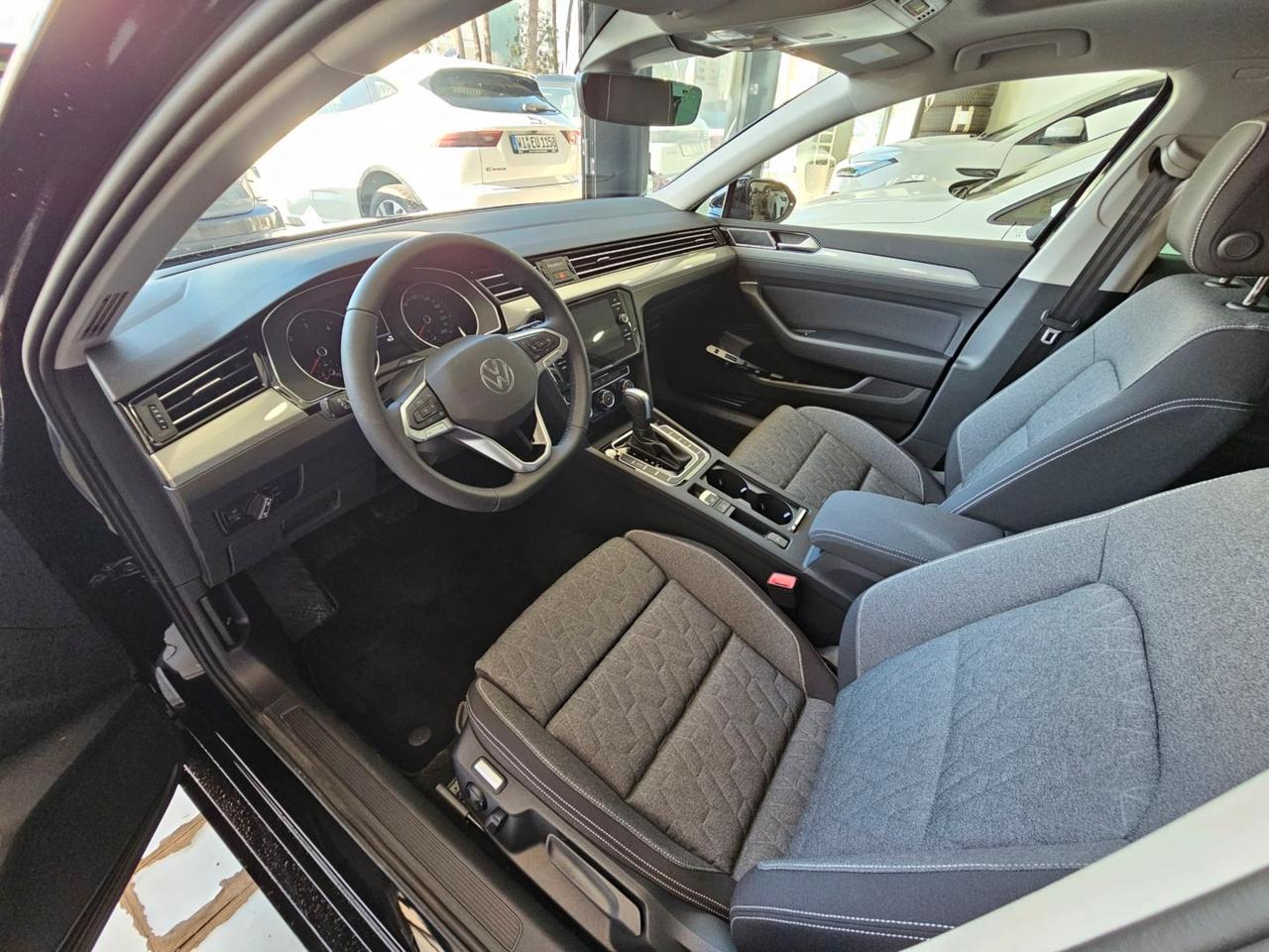Volkswagen Passat Variant C.17", Tetto apribile, Area View, Cristalli laterali posteriori e lunotto oscurati, Barre tetto