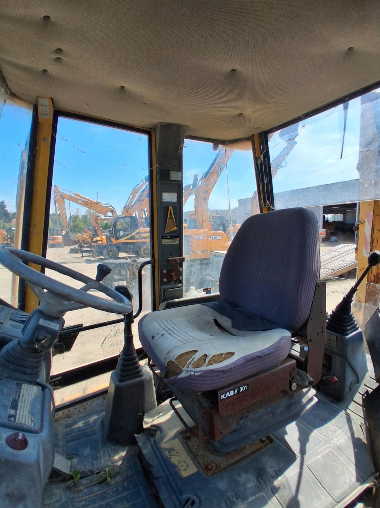 Komatsu WB98A