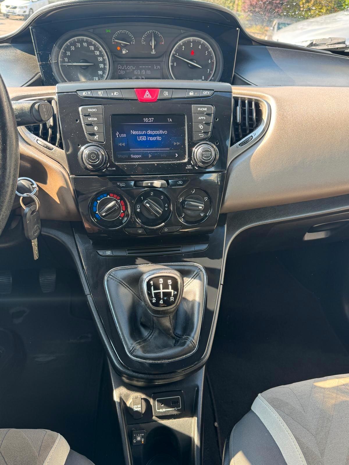 Lancia Ypsilon 1.2 69 CV 5 porte GPL Ecochic Silver