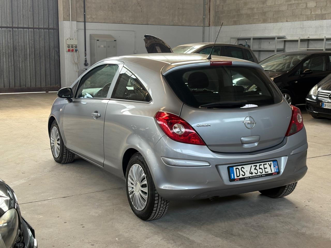 Opel Corsa 1.2 3 porte Sport