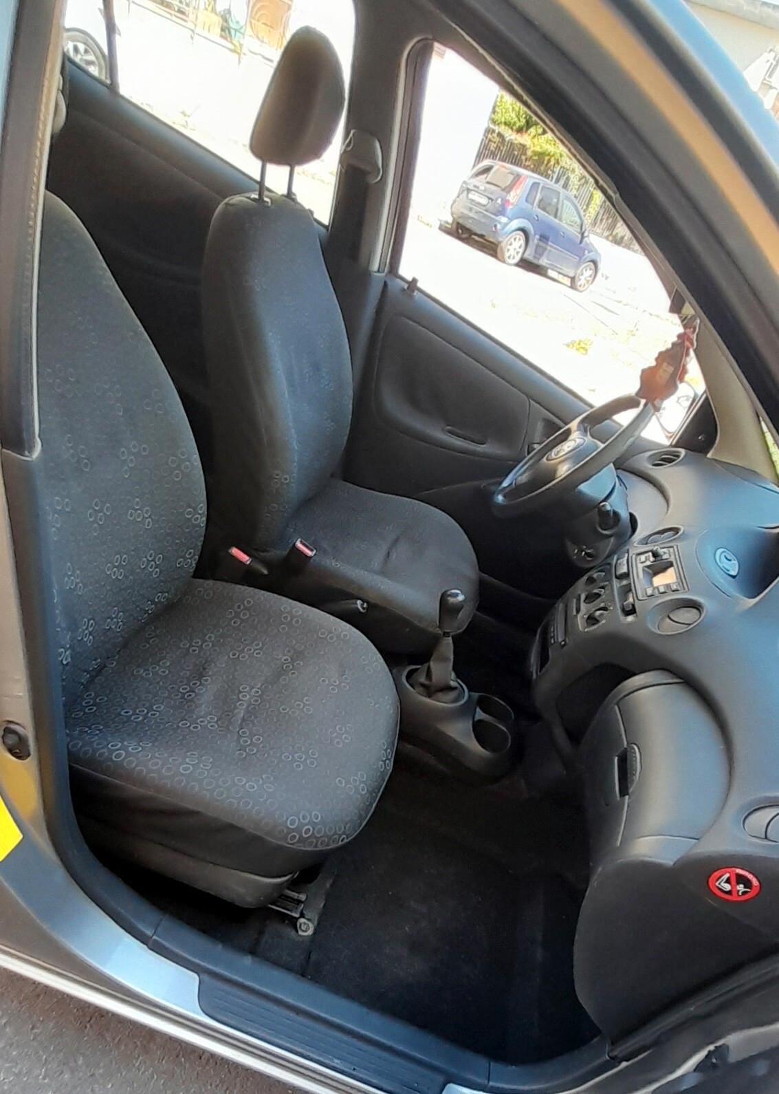 Toyota Yaris 1.0 benzina x neo patentati