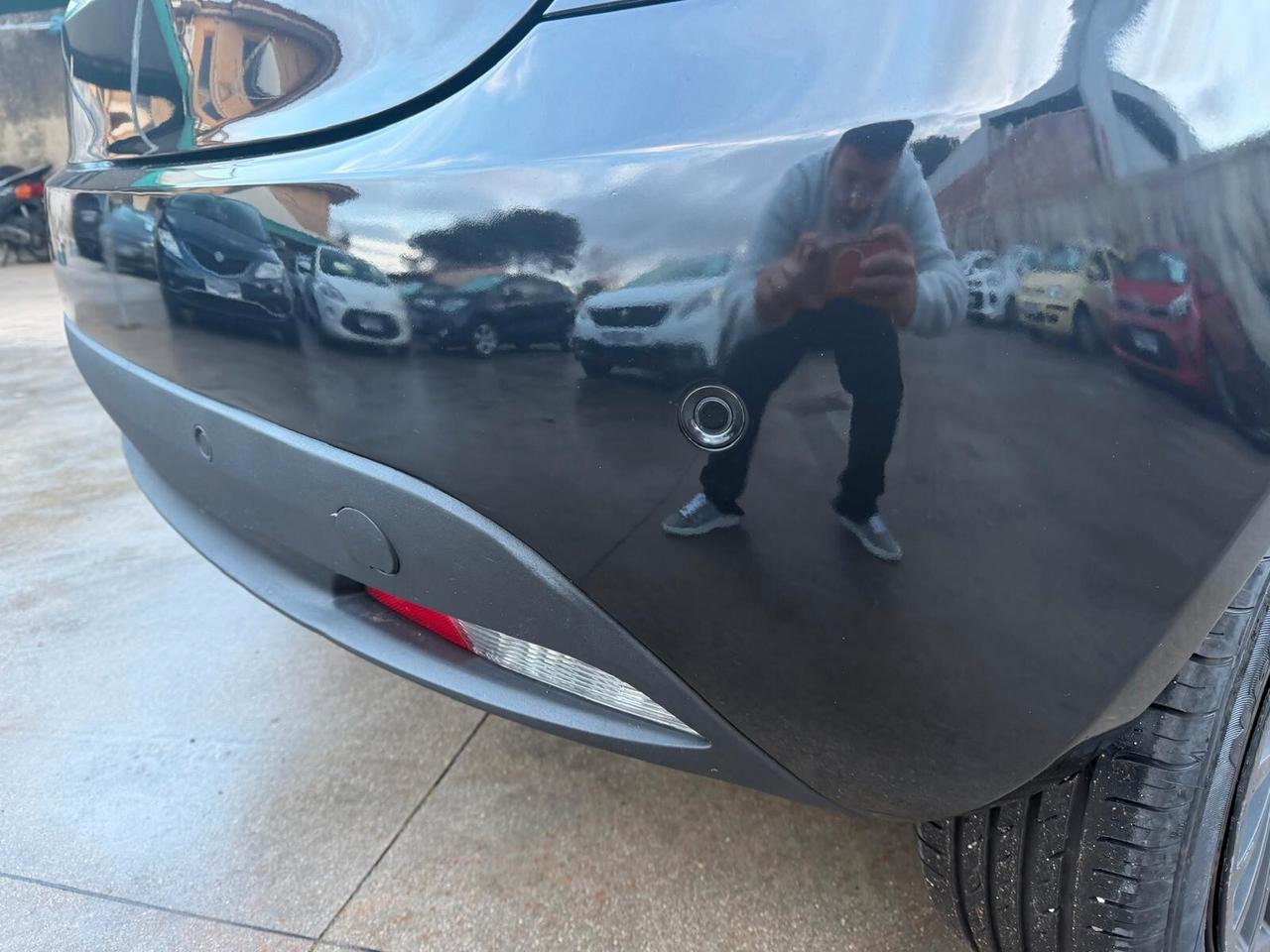 Lancia Ypsilon 1.2 69cv GPL Ecochic Black and Noir