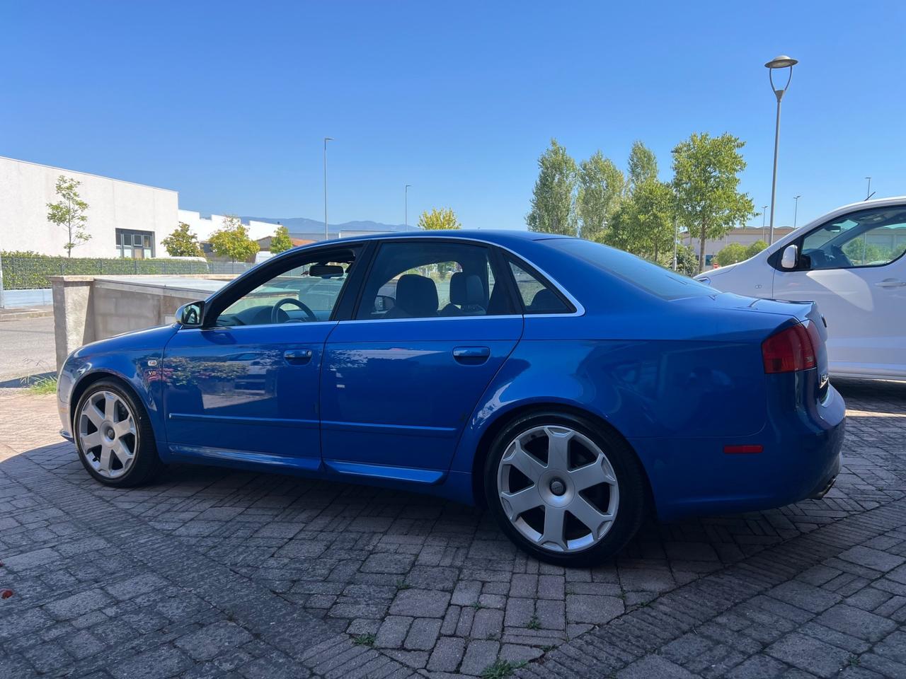 Audi A4 S4 4.2 V8 quattro Sedan Facelift