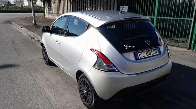 Lancia Ypsilon 1.2 69 CV 5 porte Elefantino
