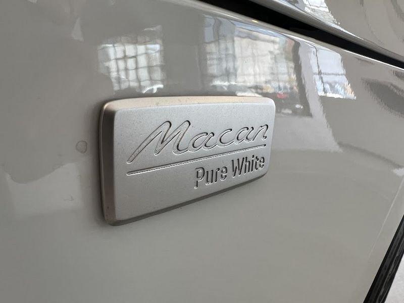 Porsche Macan -