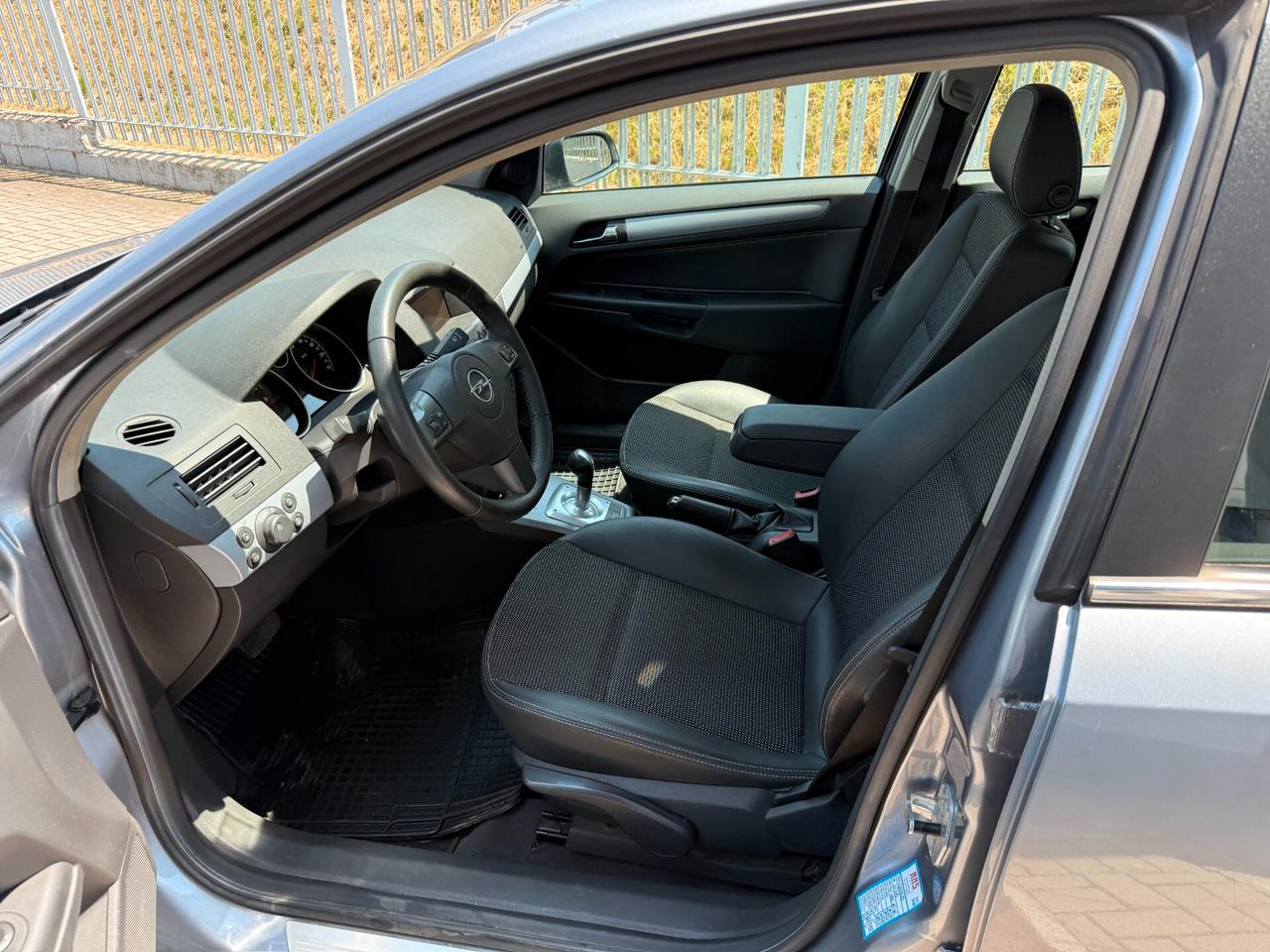 Opel Astra 1.6 16V Twinport 5 porte Cosmo