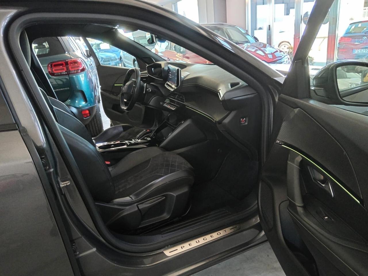Peugeot 2008 PureTech 155 S&S EAT8 GT