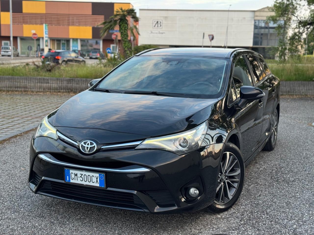 Toyota Avensis 2.0d 143cv Edition-S Euro 6B