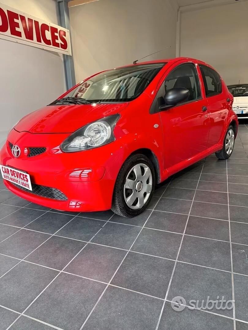 TOYOTA AYGO ROSSA - 1.0 5 PORTE - NEOPATENTATI