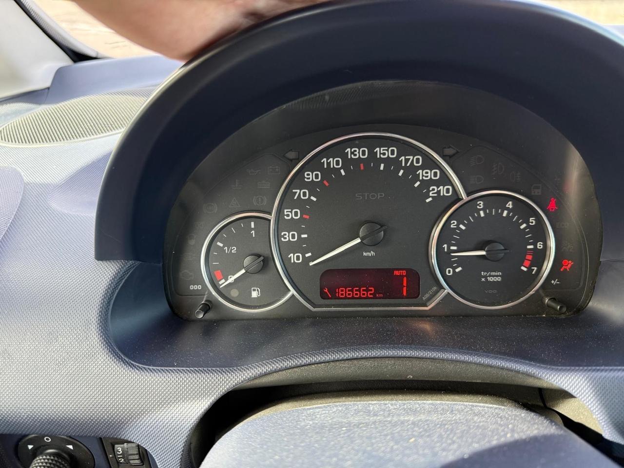Peugeot 1007 1.4 Happy