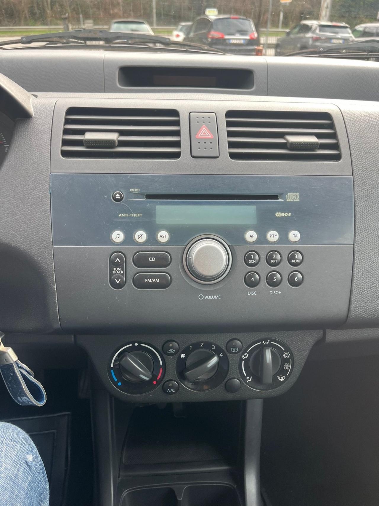 Suzuki Swift 1.3 Benzina - Neopatentati