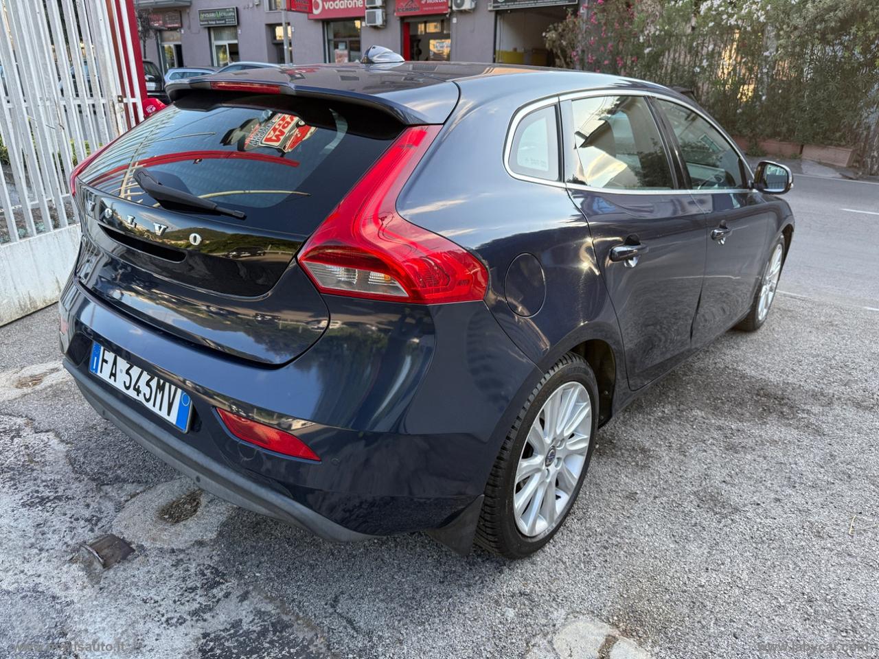 VOLVO V40 D2 1.6 Momentum