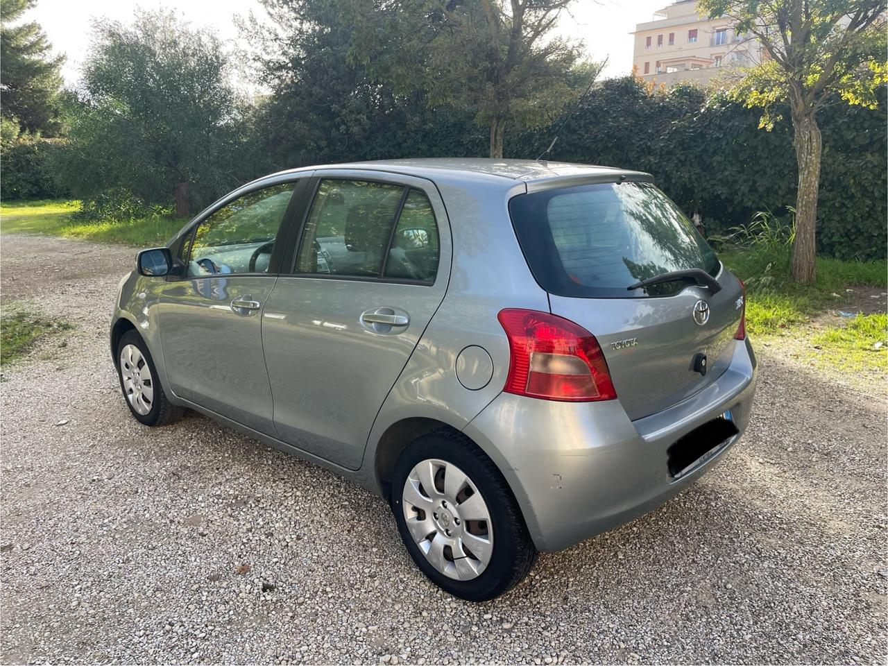 Toyota Yaris 1.0 5 porte