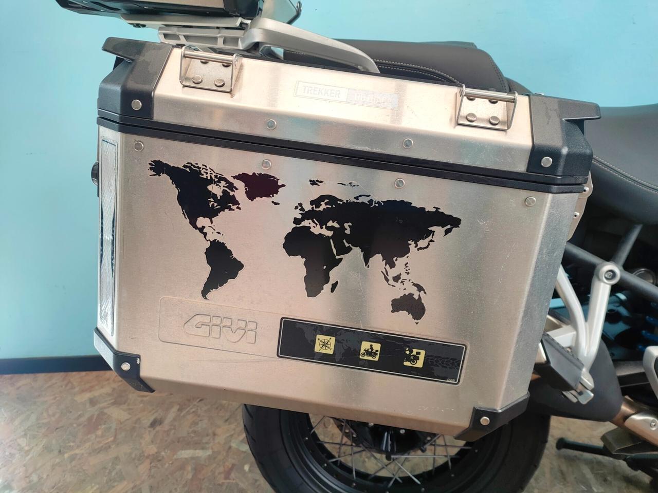 Triumph Tiger Explorer XC con tris bauletti GIVI