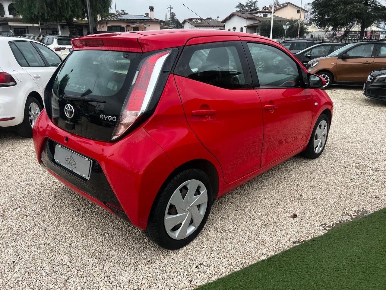 Toyota Aygo 1.0 VVT-i 69 CV 5 porte x-play