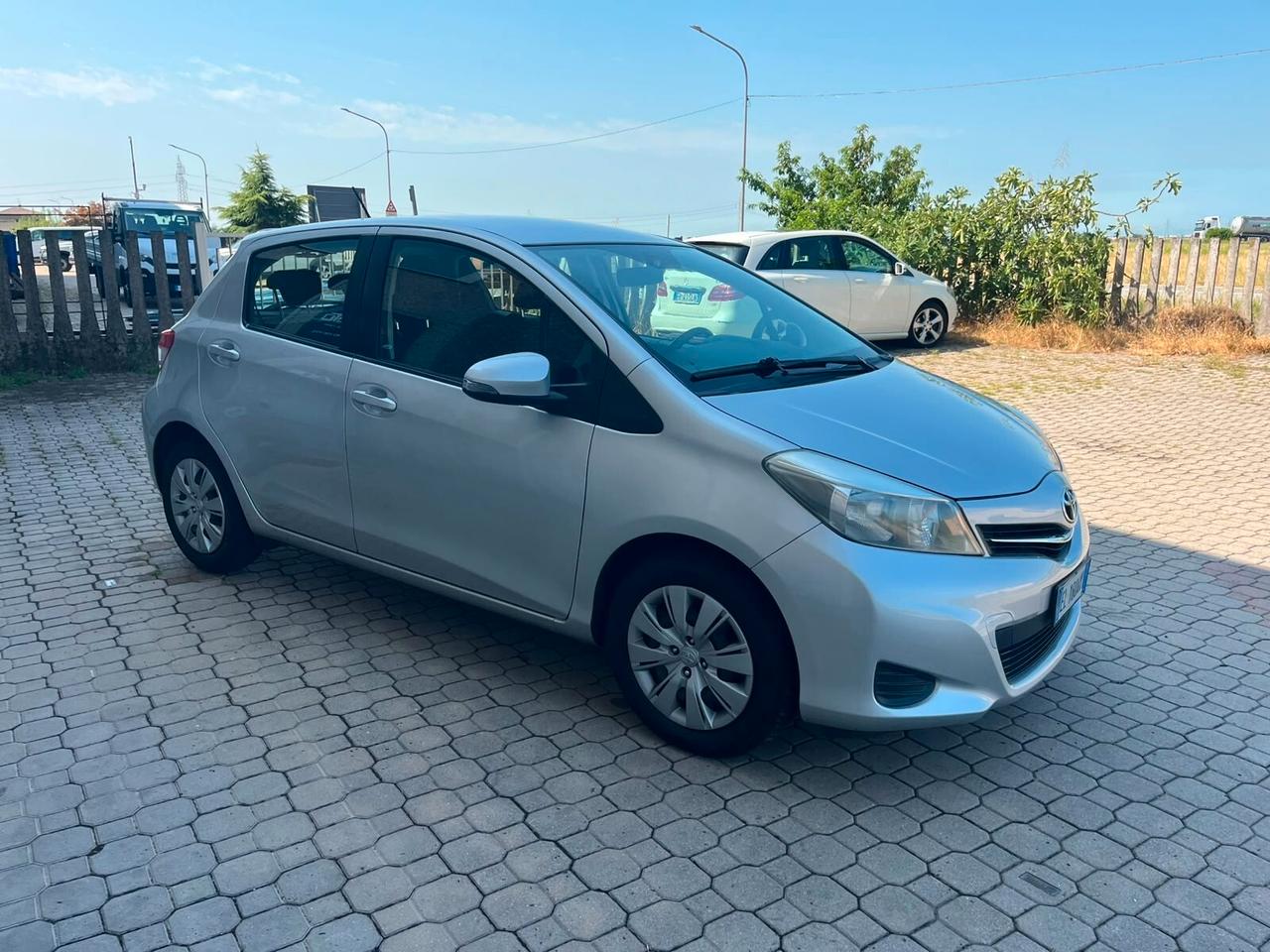 Toyota Yaris 1.0 5 porte Lounge *NEOPATENTATI*