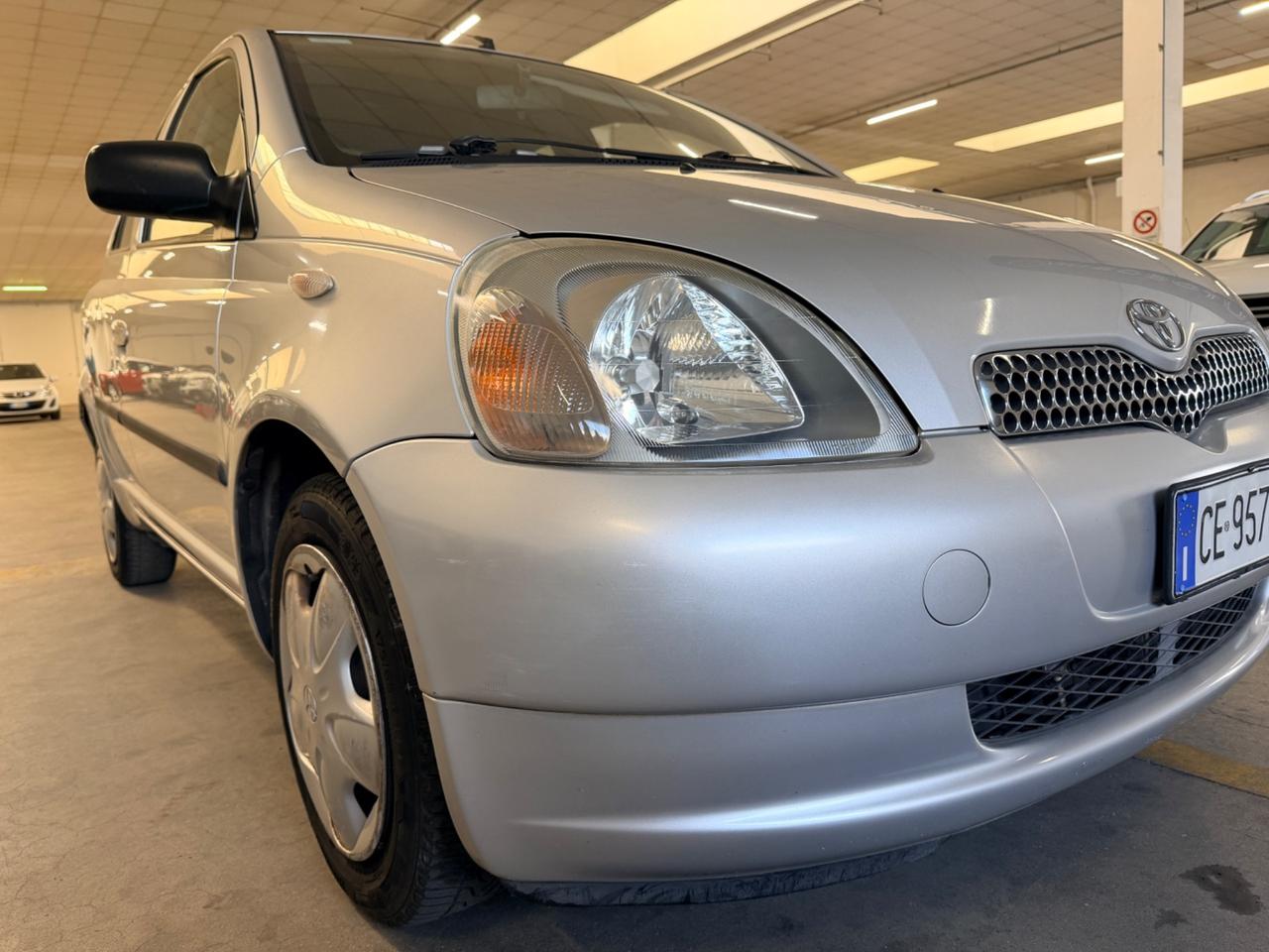 Toyota Yaris 1.0i 16V cat 5 porte Sol