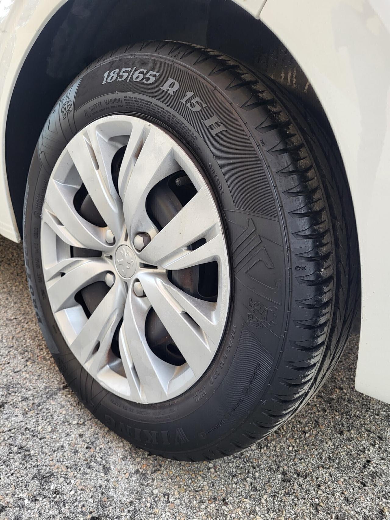 PEUGEOT 208 1,4 HDI-UNICA PROPRIETAR-4 REVISIONI